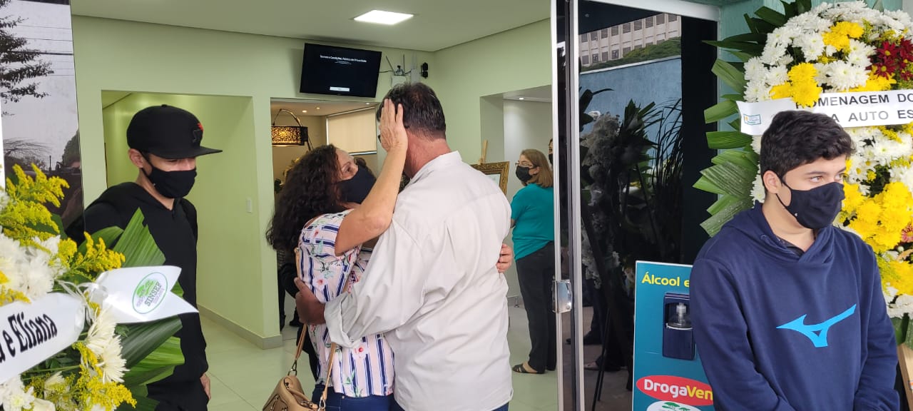 Foto 7 de 8 — Emoção no Velório: Araraquara se despede de Tiago Baldassari; assista